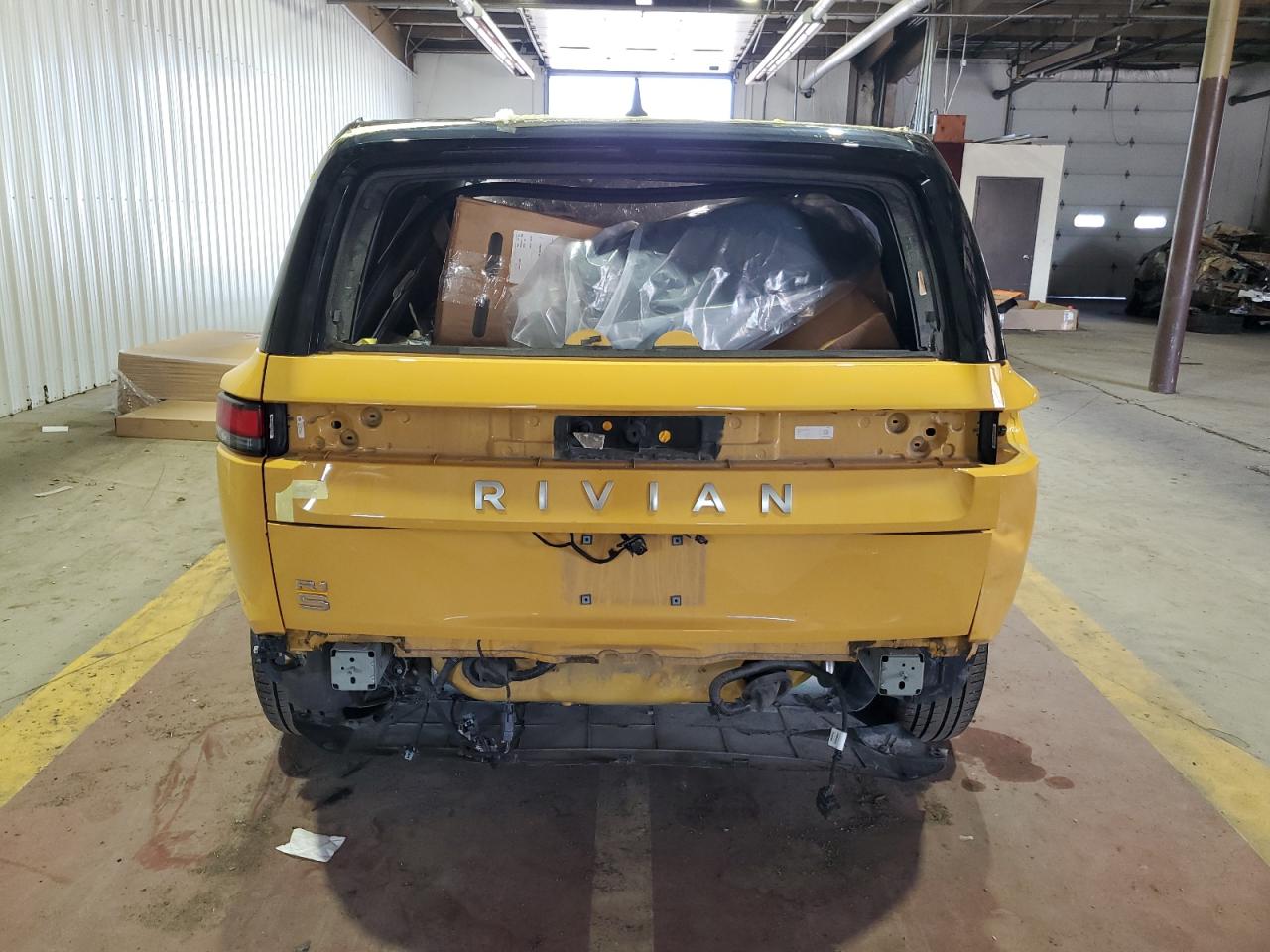 RIVIAN R1S ADVENTURE