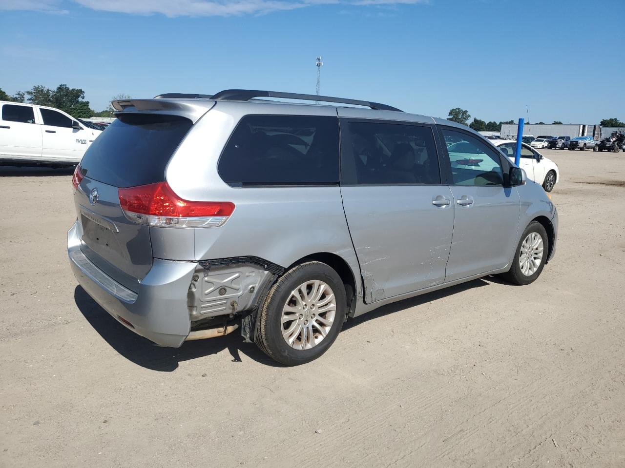 TOYOTA SIENNA XLE