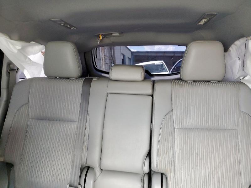 2018 TOYOTA HIGHLANDER LE 5TDZZRFH0JS284940