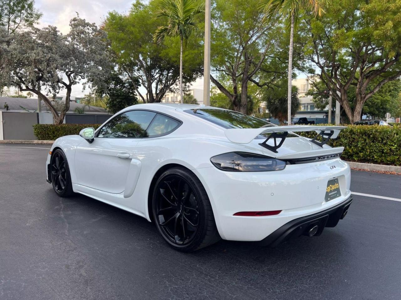 PORSCHE CAYMAN GT4