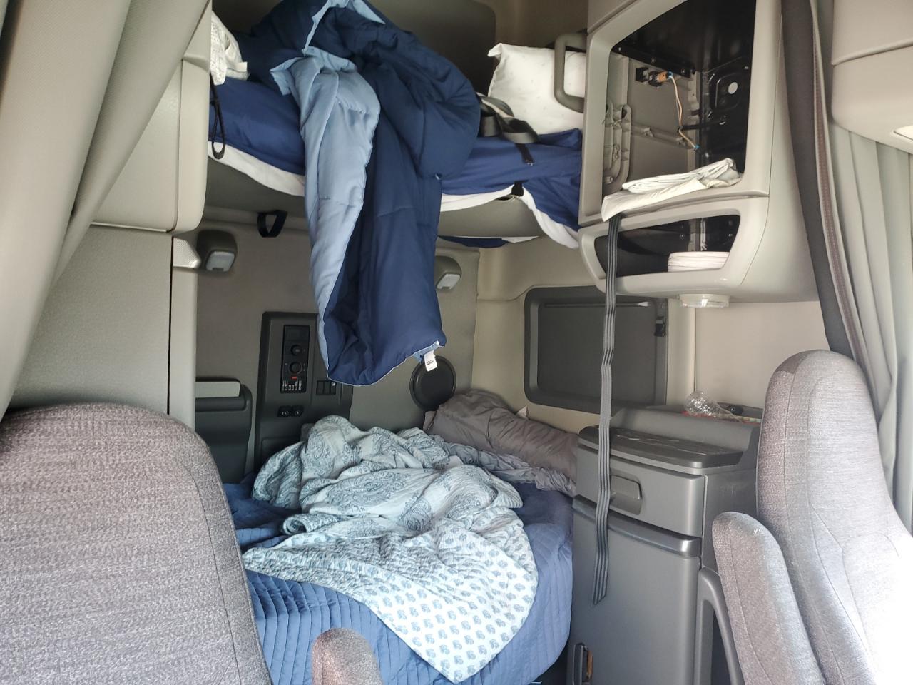 Lot #3277049180 2019 VOLVO VN