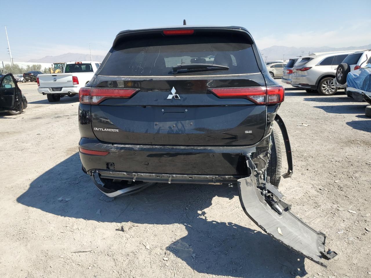 MITSUBISHI OUTLANDER SE