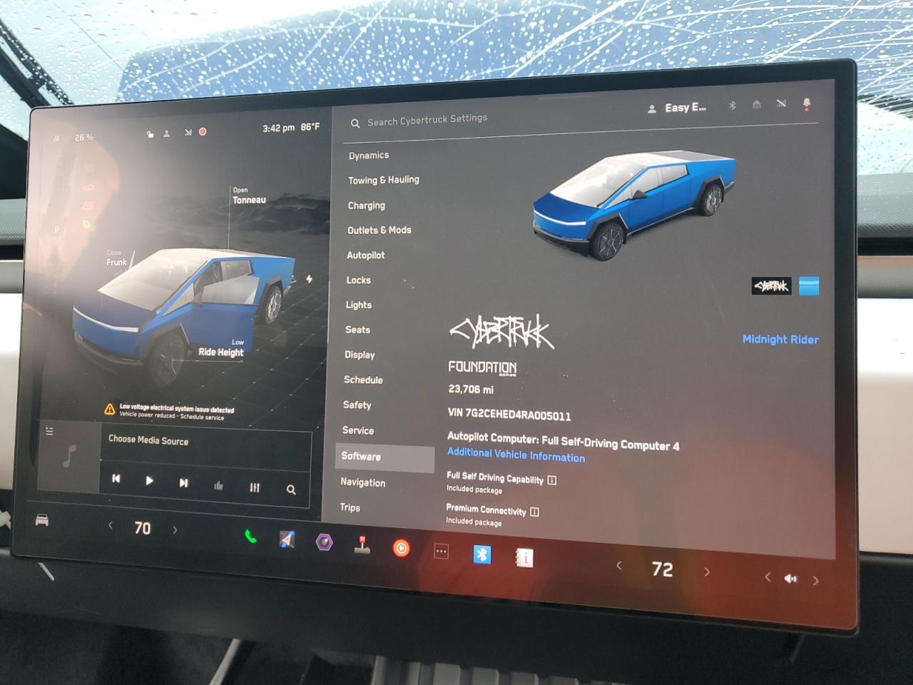 TESLA CYBERTRUCK