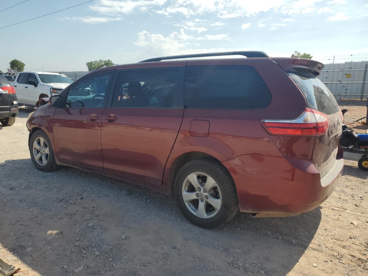 Lot #3305452075 2016 TOYOTA SIENNA LE
