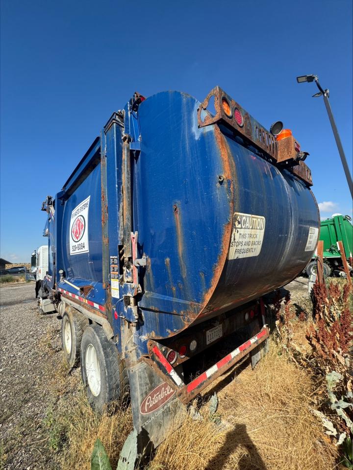 Lot #3241007707 2014 PETERBILT 320