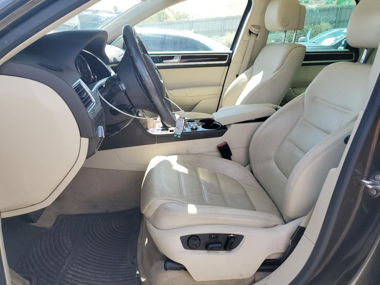 VOLKSWAGEN TOUAREG SPORT