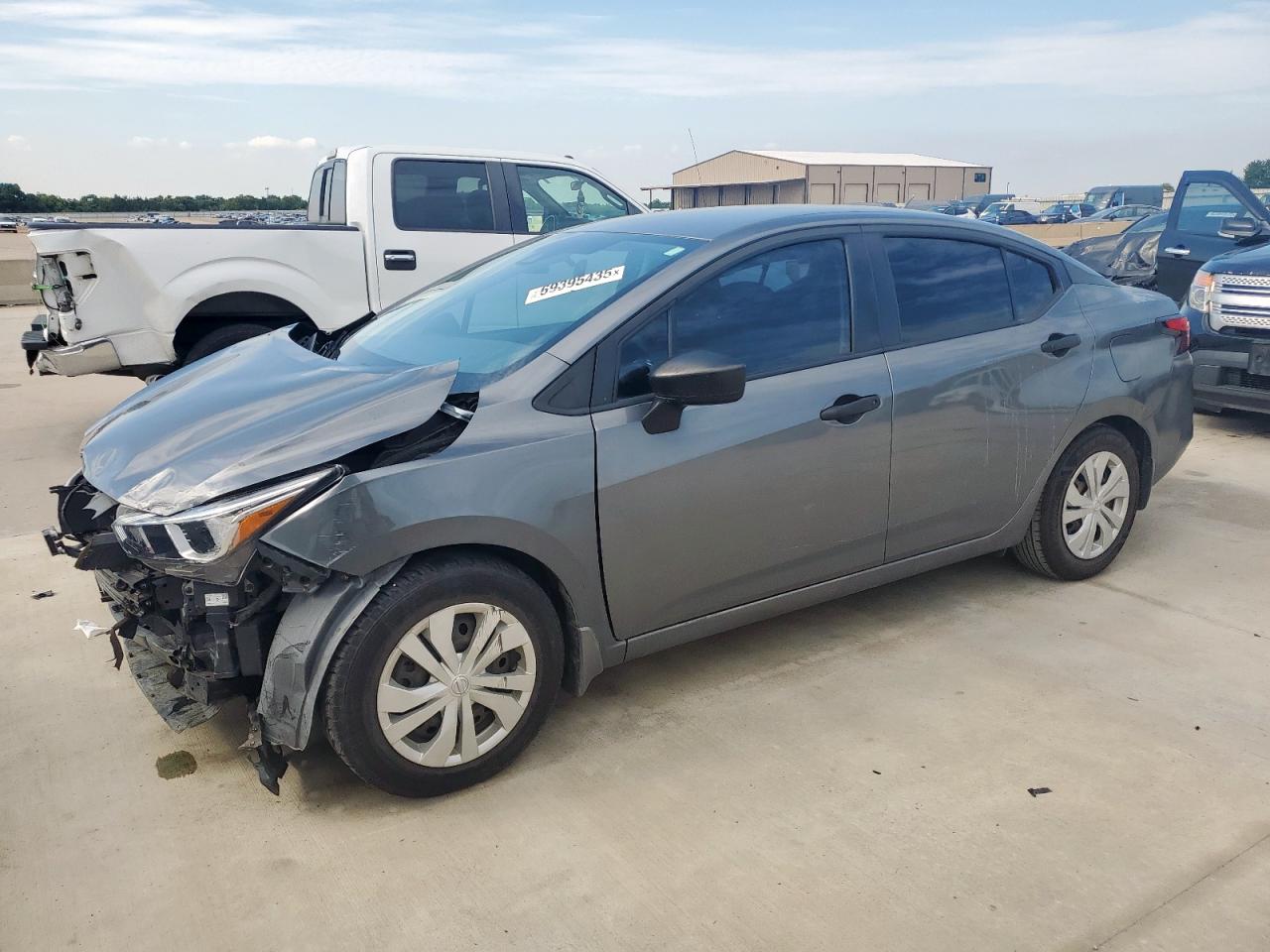 NISSAN VERSA S