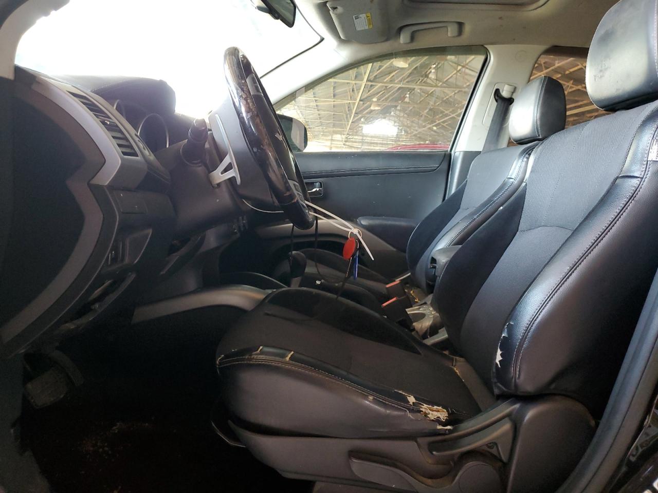 MITSUBISHI OUTLANDER SE