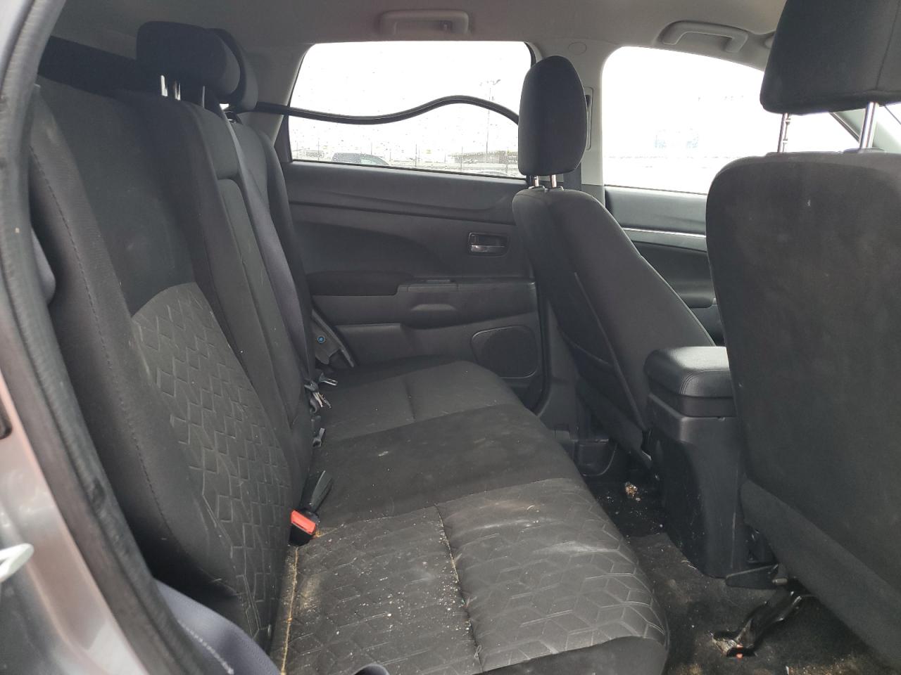 MITSUBISHI OUTLANDER ES