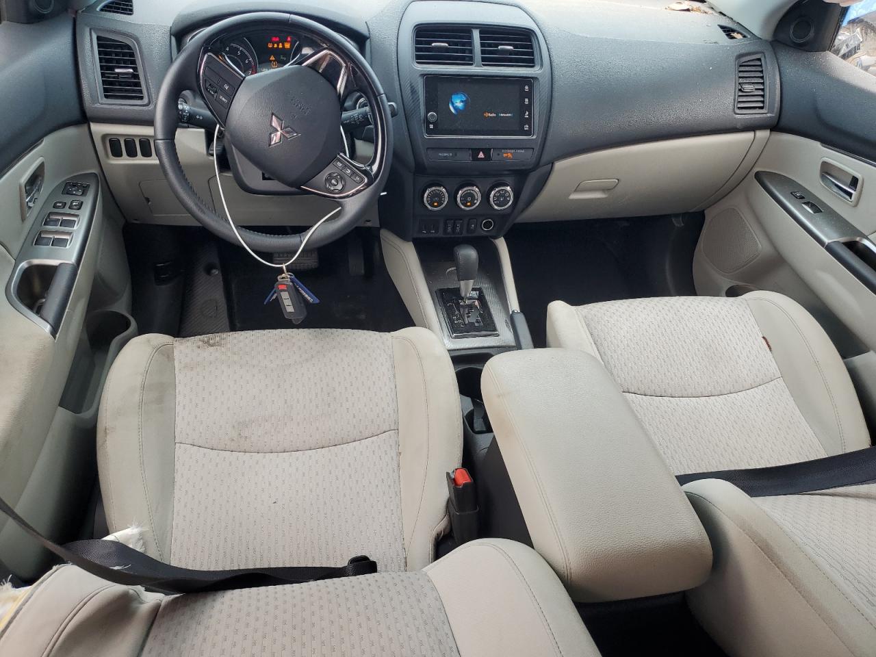 MITSUBISHI OUTLANDER SE