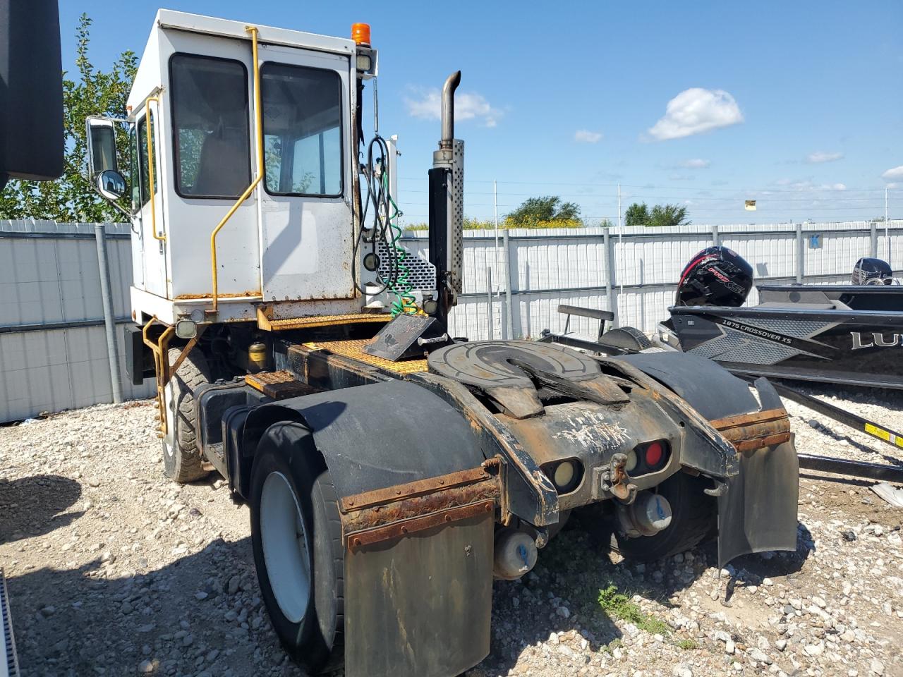 Lot #3309575553 2011 CAPACITY YARD TRUCK