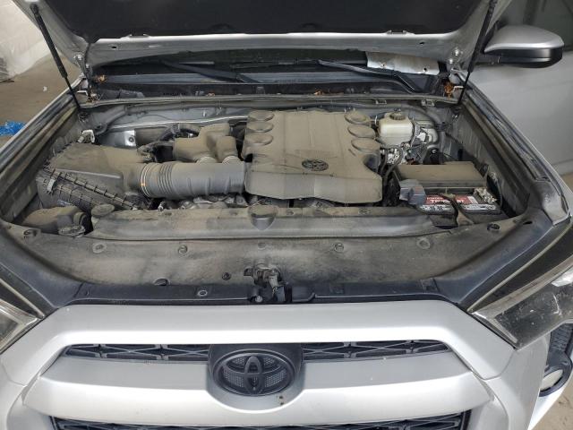 2018 TOYOTA 4RUNNER SR JTEBU5JR4J5577721