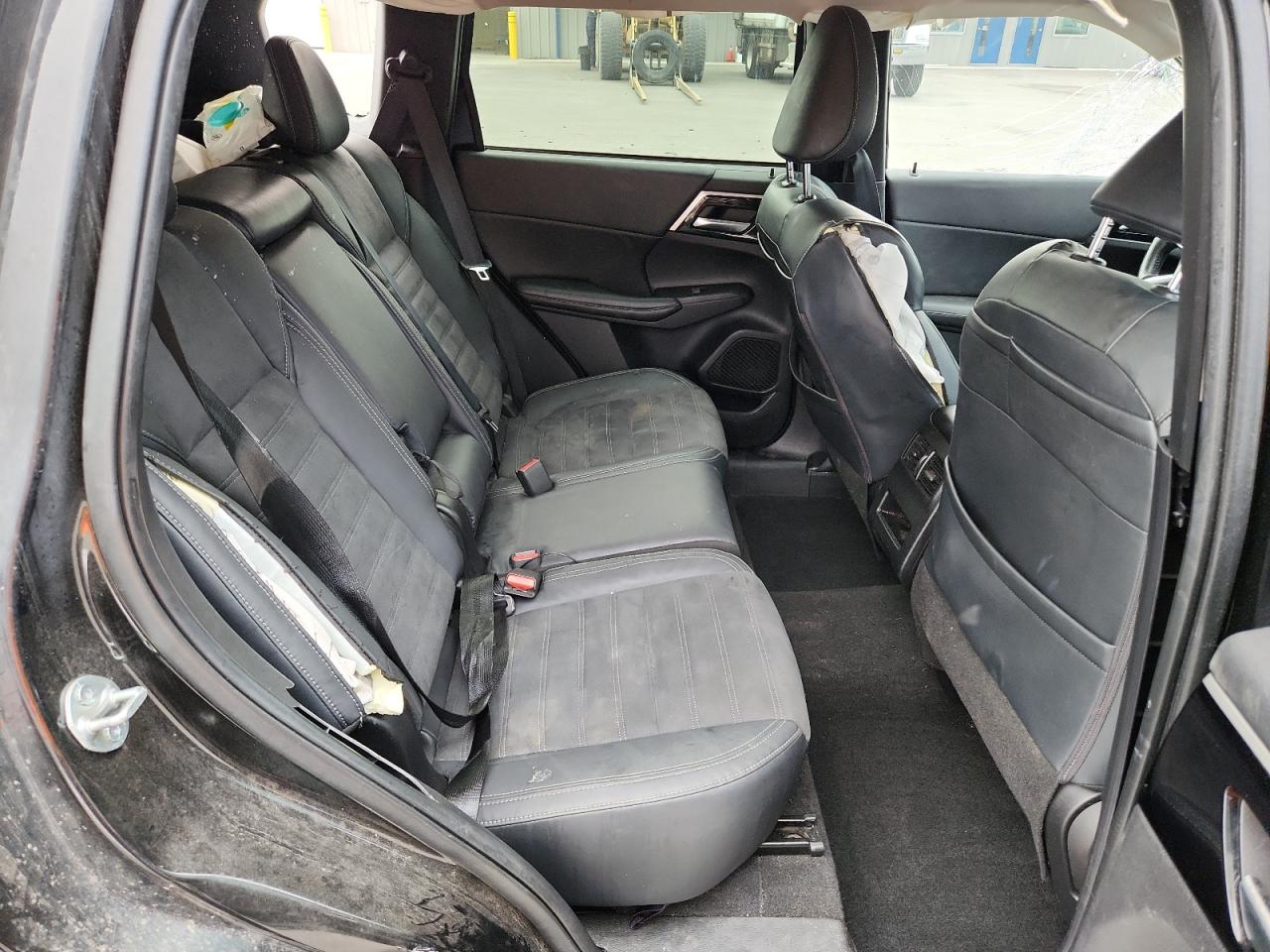 MITSUBISHI OUTLANDER SE