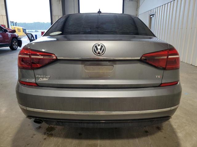 2017 VOLKSWAGEN PASSAT R-L 1VWDT7A35HC013098
