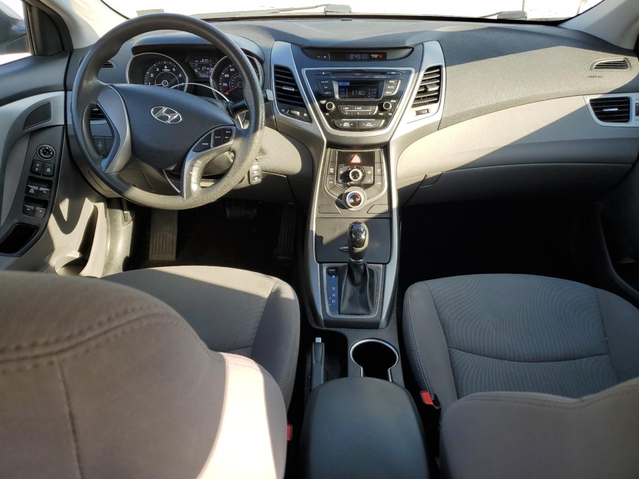 HYUNDAI ELANTRA SE