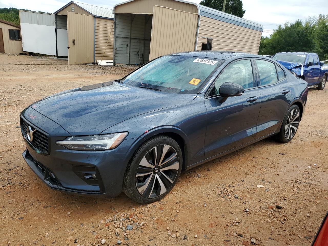 VOLVO S60 B5 MOMENTUM