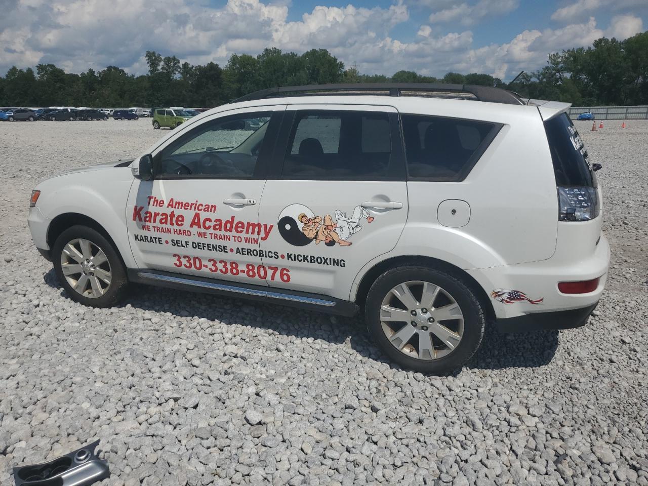 MITSUBISHI OUTLANDER SE