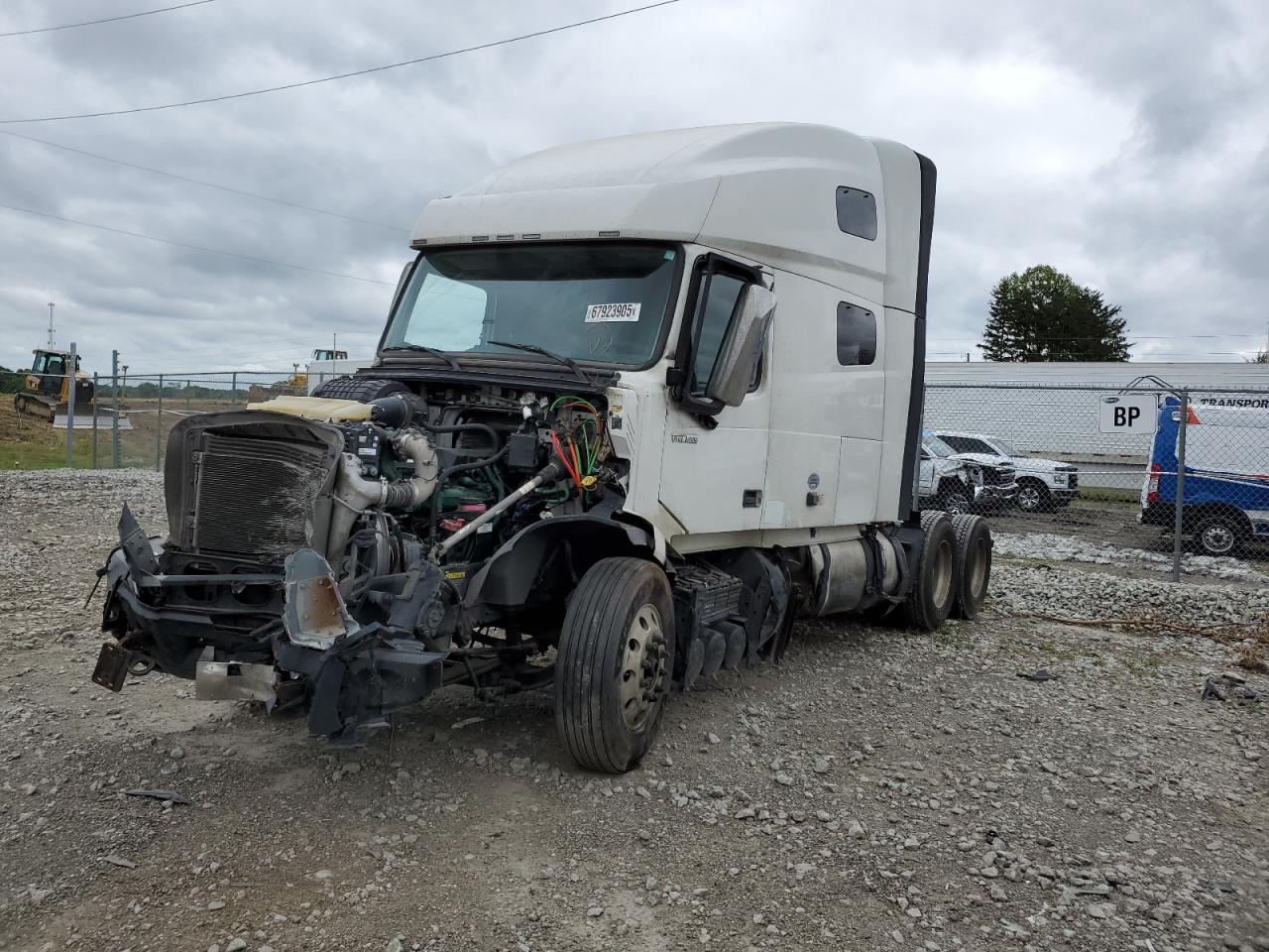Lot #3254682177 2023 VOLVO VNL
