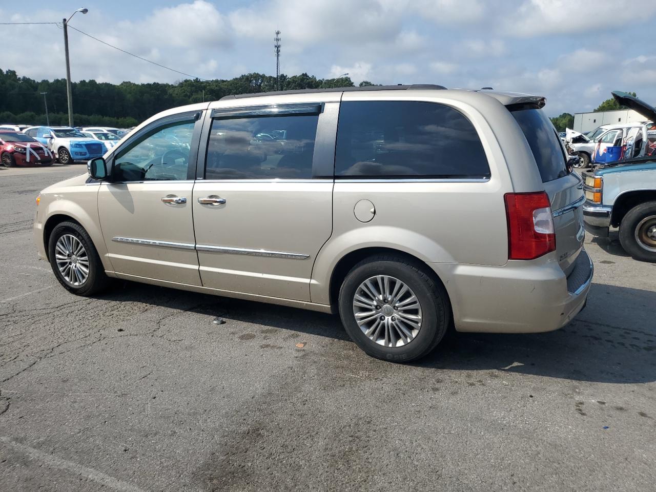 CHRYSLER TOWN & COUNTRY TOURING L