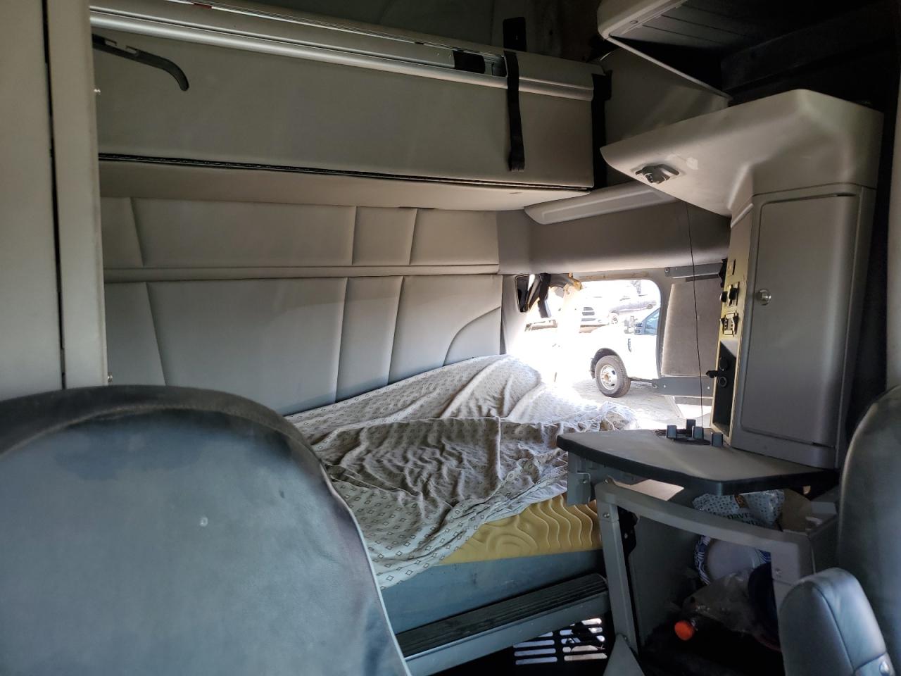 Lot #3282323290 2020 PETERBILT 579