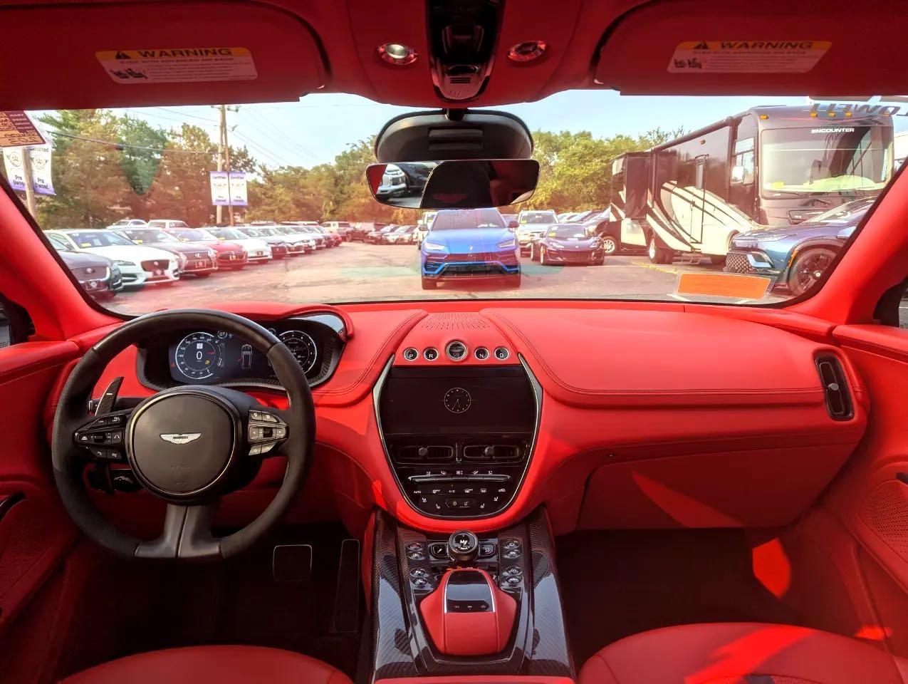 ASTON MARTIN DBX 707