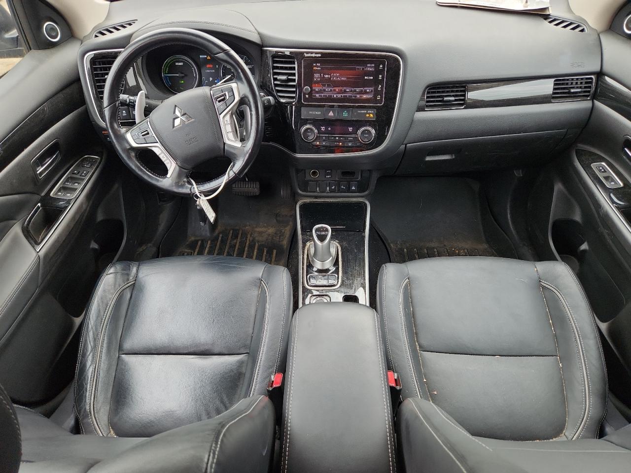 MITSUBISHI OUTLANDER SE