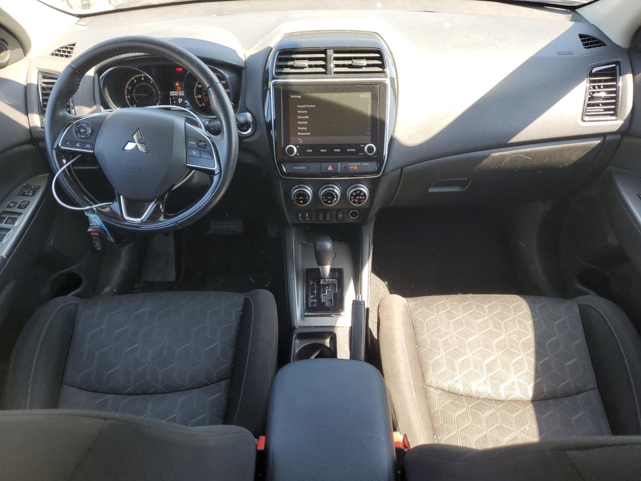 MITSUBISHI OUTLANDER SE