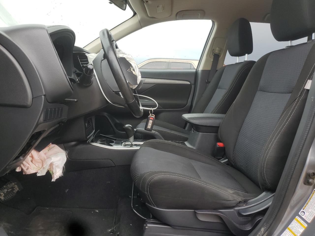 MITSUBISHI OUTLANDER SE