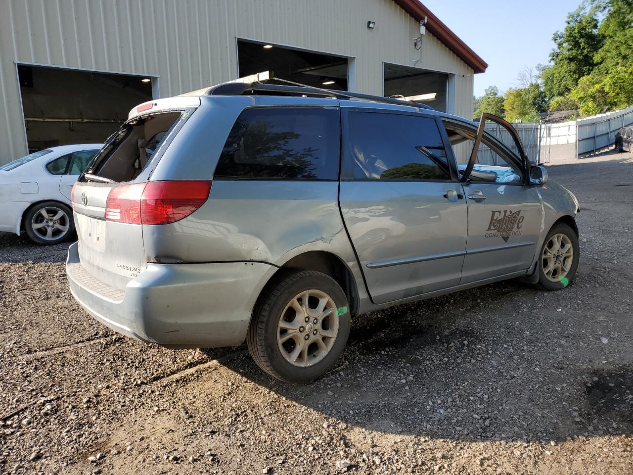Lot #3291304443 2004 TOYOTA SIENNA XLE