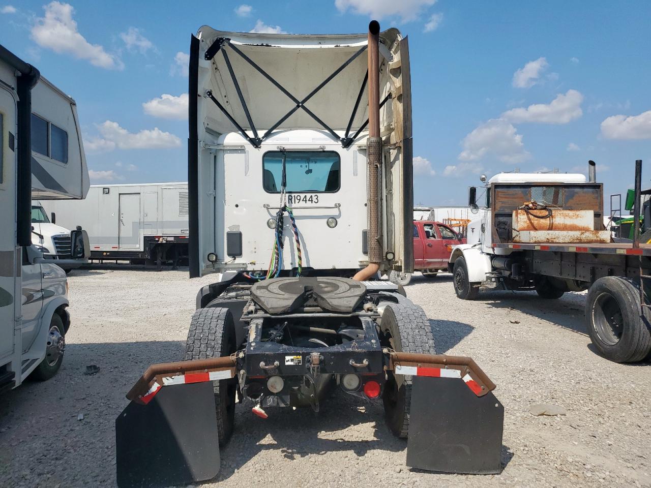 Lot #3317762094 2017 PETERBILT TRACTOR 579