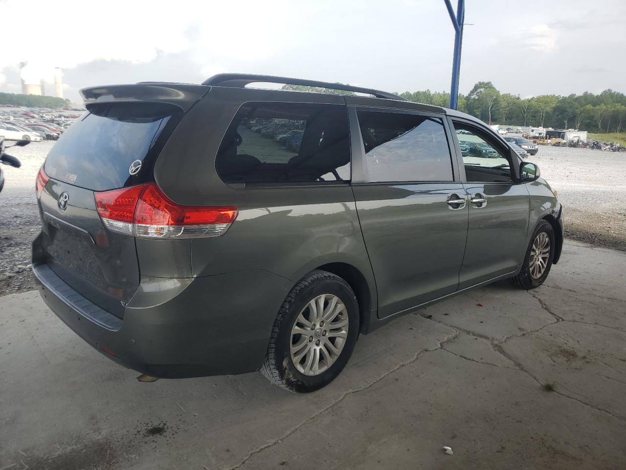 TOYOTA SIENNA XLE