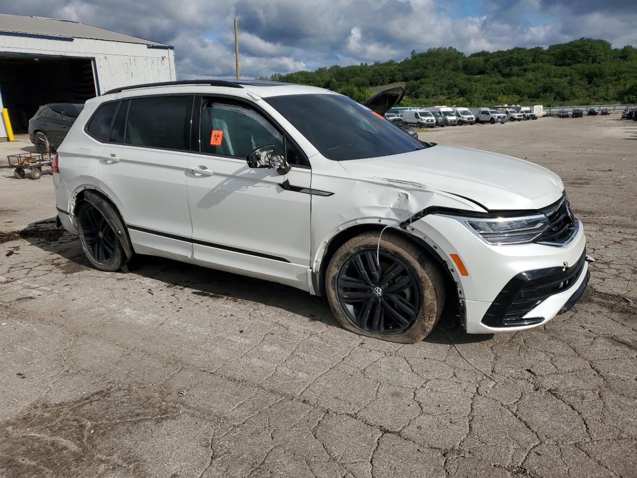 VOLKSWAGEN TIGUAN SE R-LINE BLACK