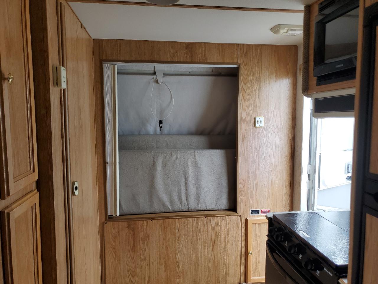 Lot #3235269123 2004 THOR TAHOE