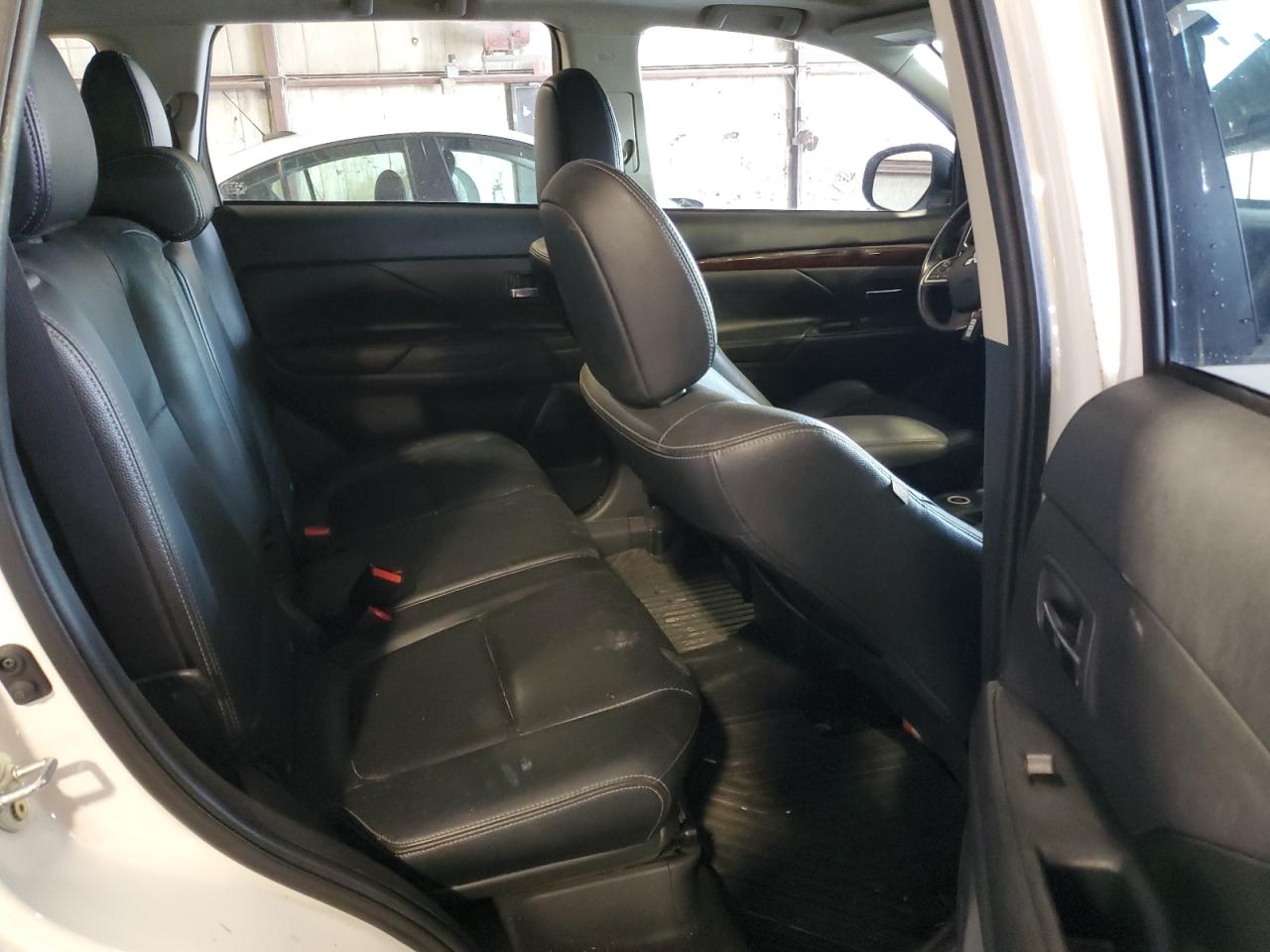 MITSUBISHI OUTLANDER SE