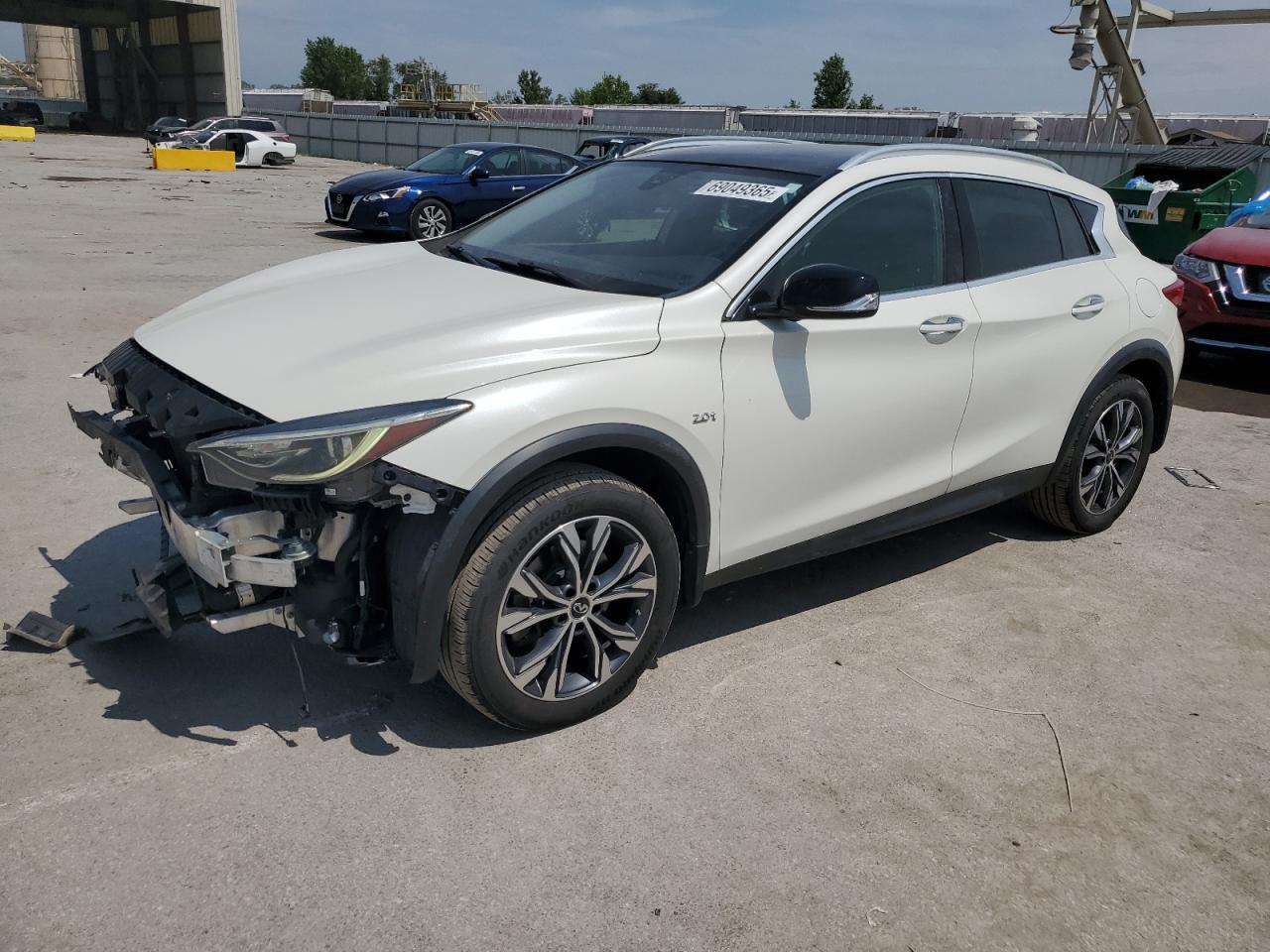 INFINITI QX30 BASE