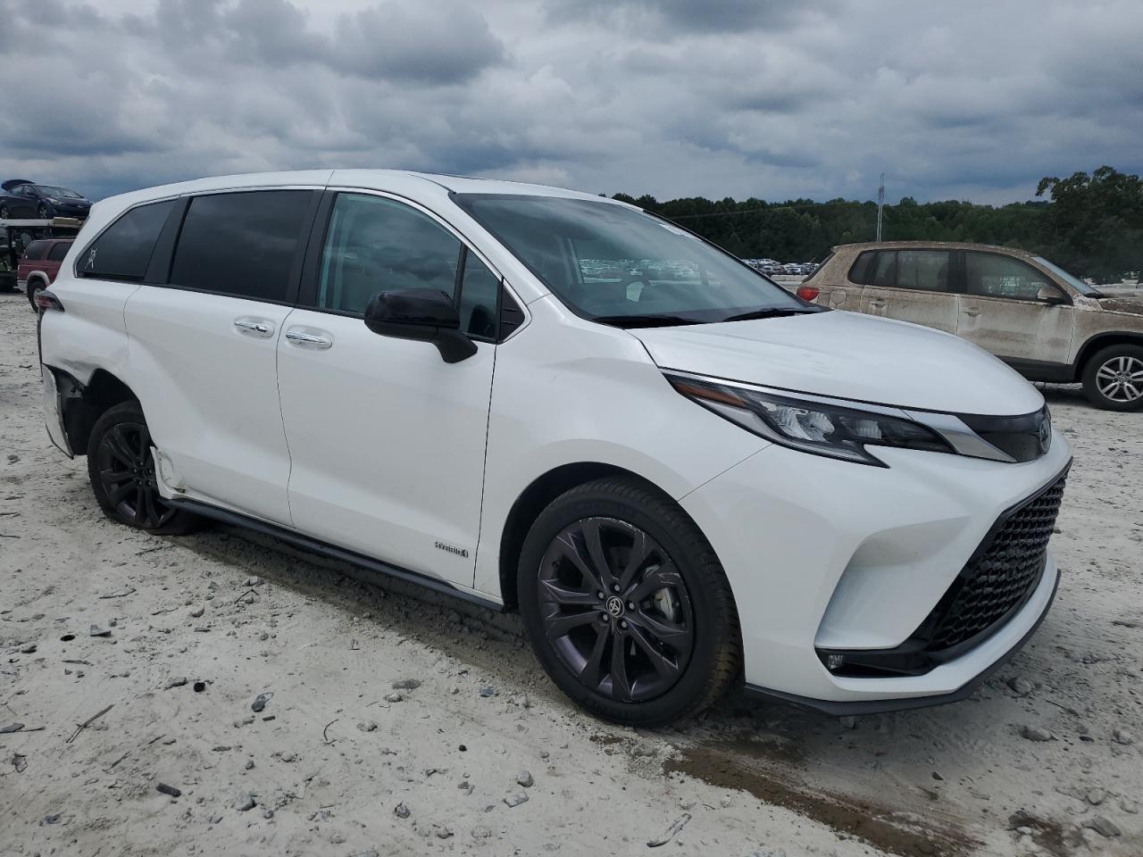 TOYOTA SIENNA XSE