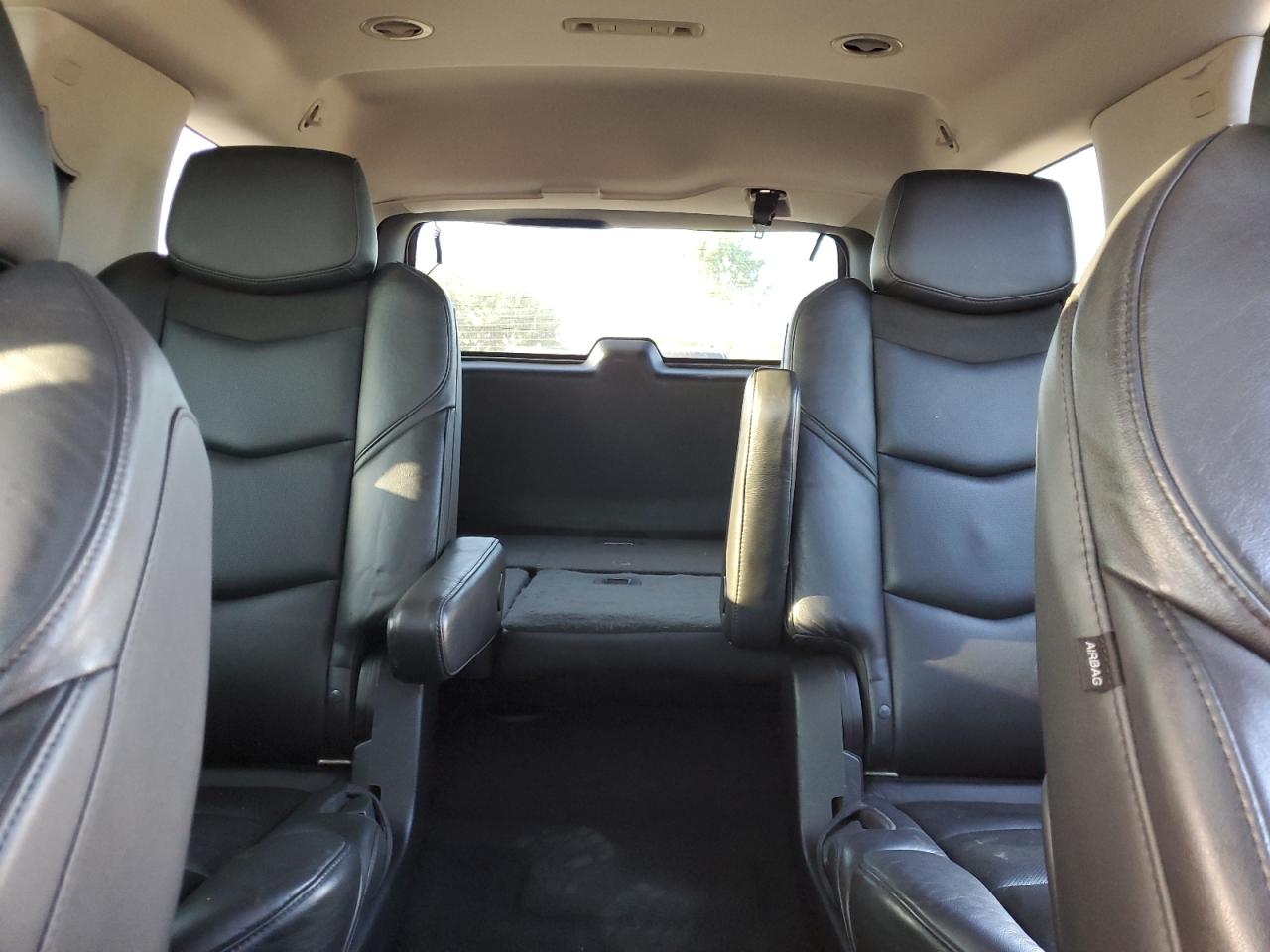 CADILLAC ESCALADE LUXURY