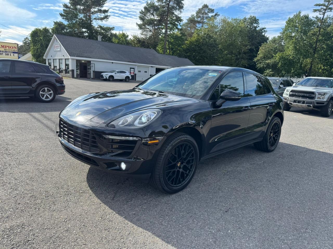 PORSCHE MACAN