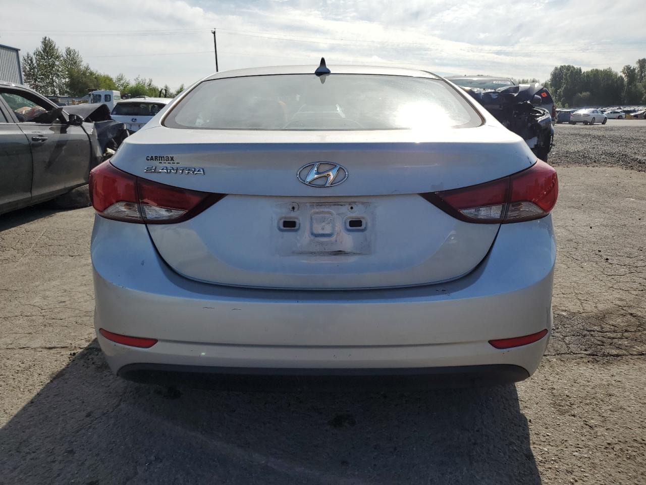 HYUNDAI ELANTRA SE