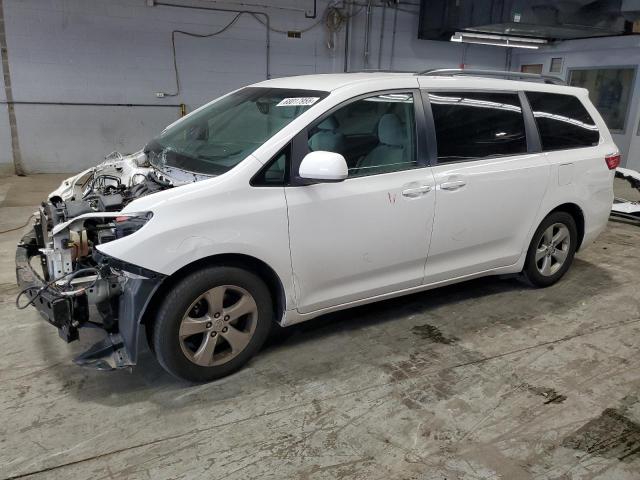 TOYOTA SIENNA LE