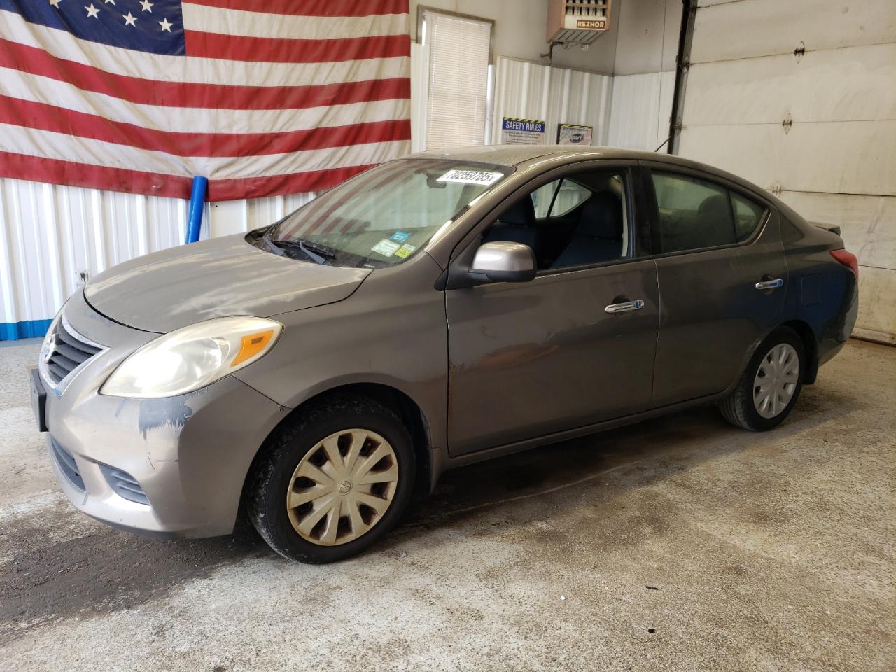 NISSAN VERSA S