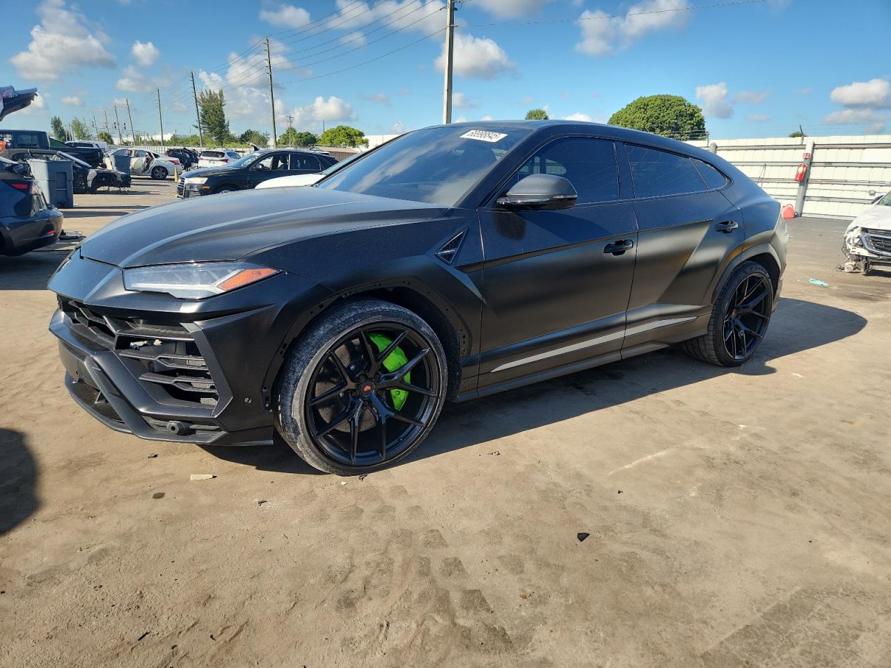 LAMBORGHINI URUS