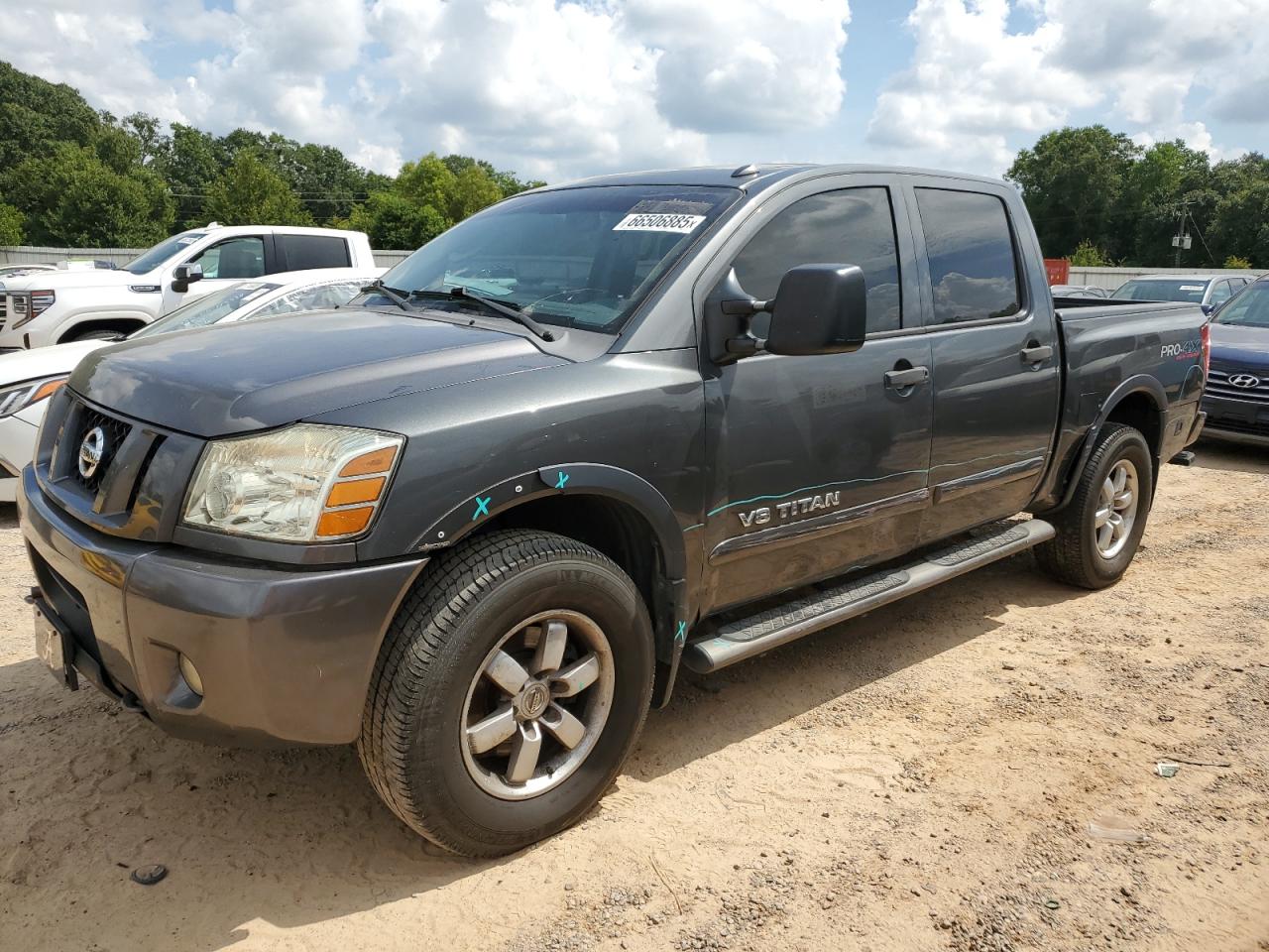 NISSAN TITAN S