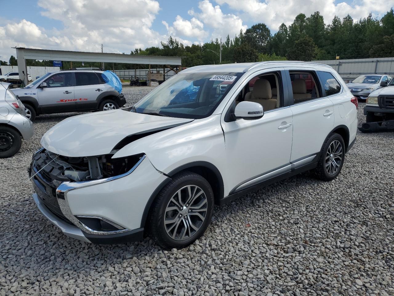 MITSUBISHI OUTLANDER SE