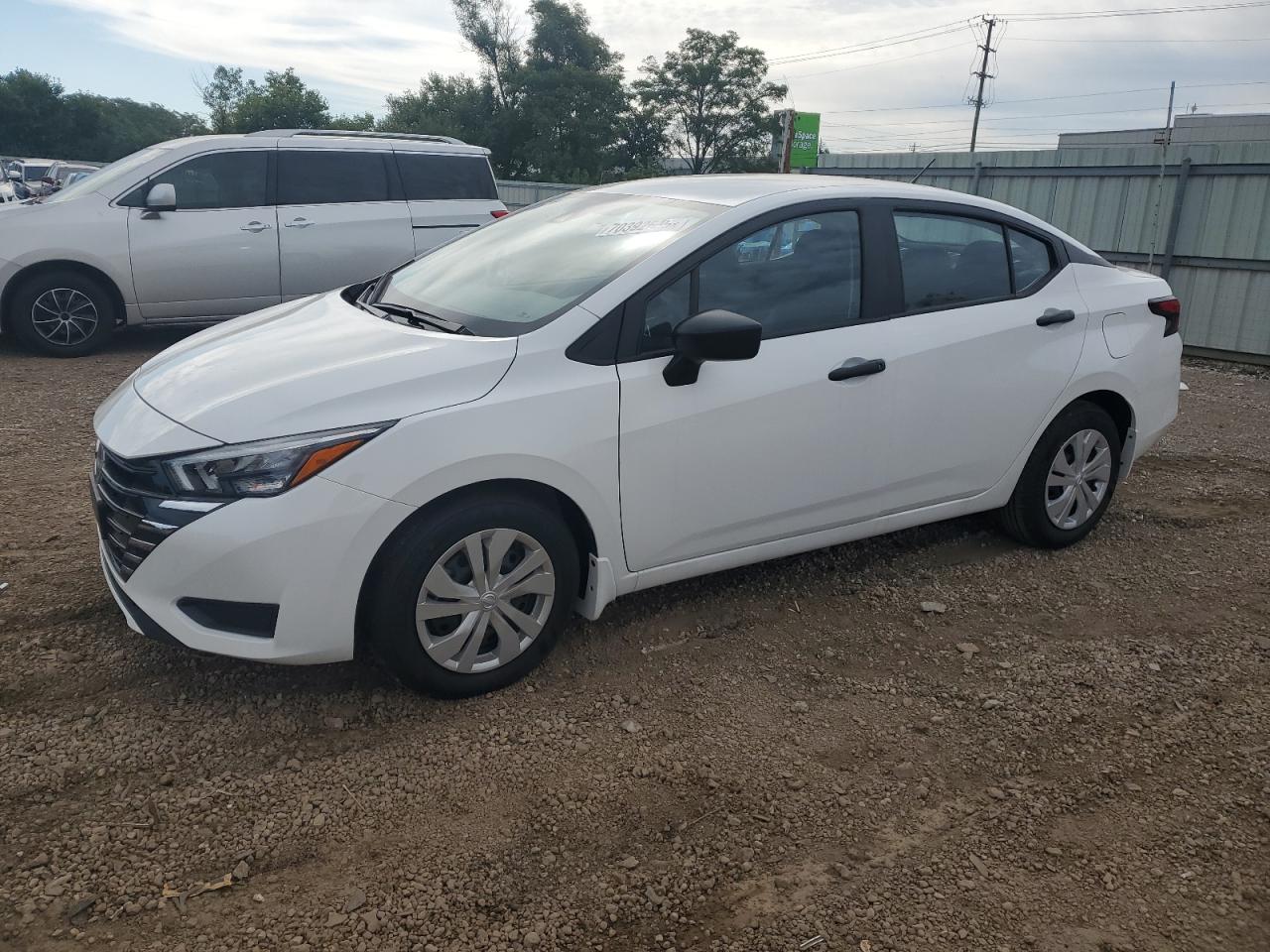 NISSAN VERSA S