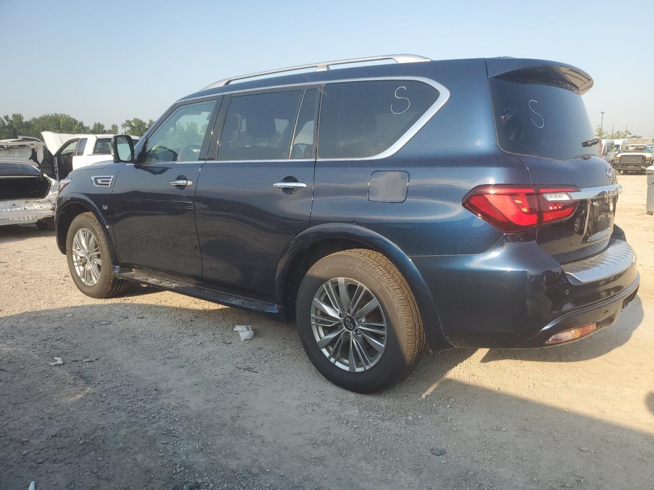 INFINITI QX80 LUXE