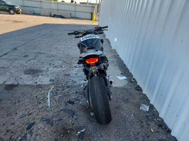 2021 HONDA CB650 RA MLHRH025XM5200110