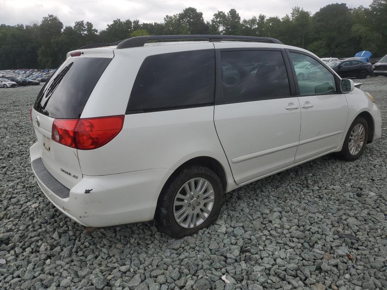 TOYOTA SIENNA XLE