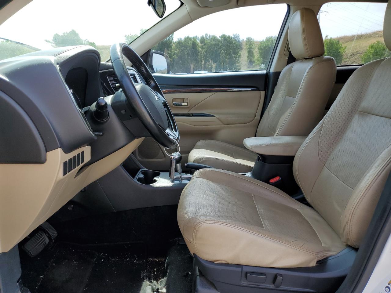 MITSUBISHI OUTLANDER SE