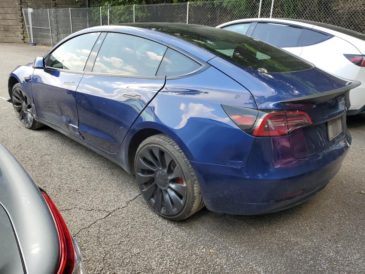 TESLA MODEL 3